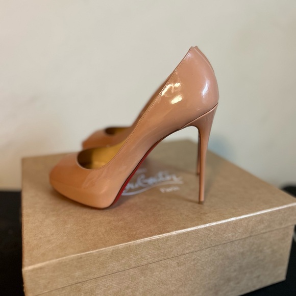 Christian Louboutin Blush Patent Leather Heels - Picture 1 of 5